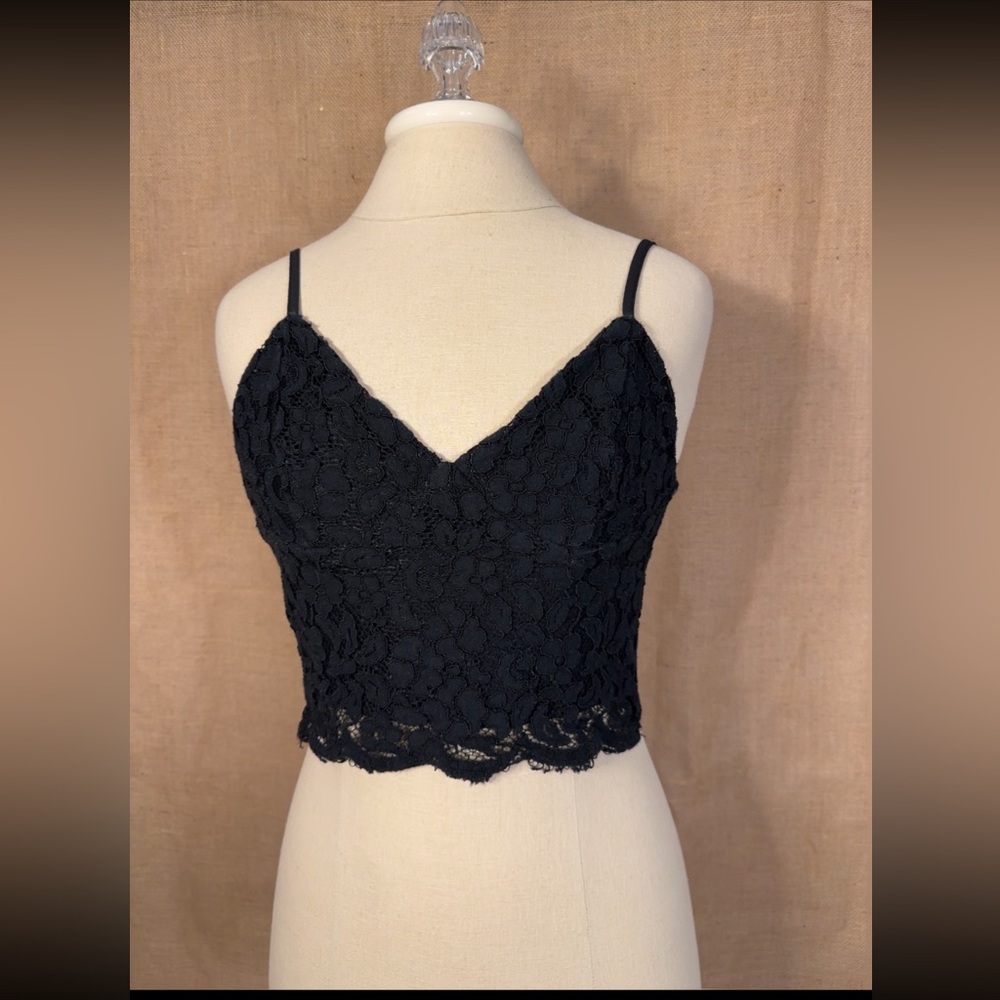 Women’s Lace Crop Top